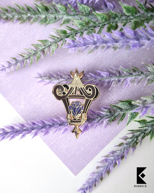 Lisa Genshin Emblem Pin