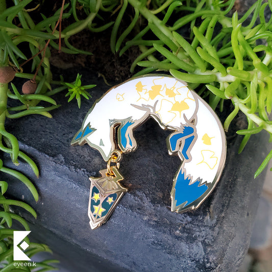 Ginkgo Fox Star Carrier Enamel Pin