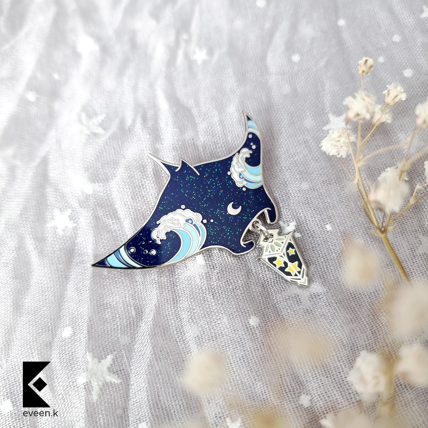 Manta Ray Star Carrier Enamel Pin