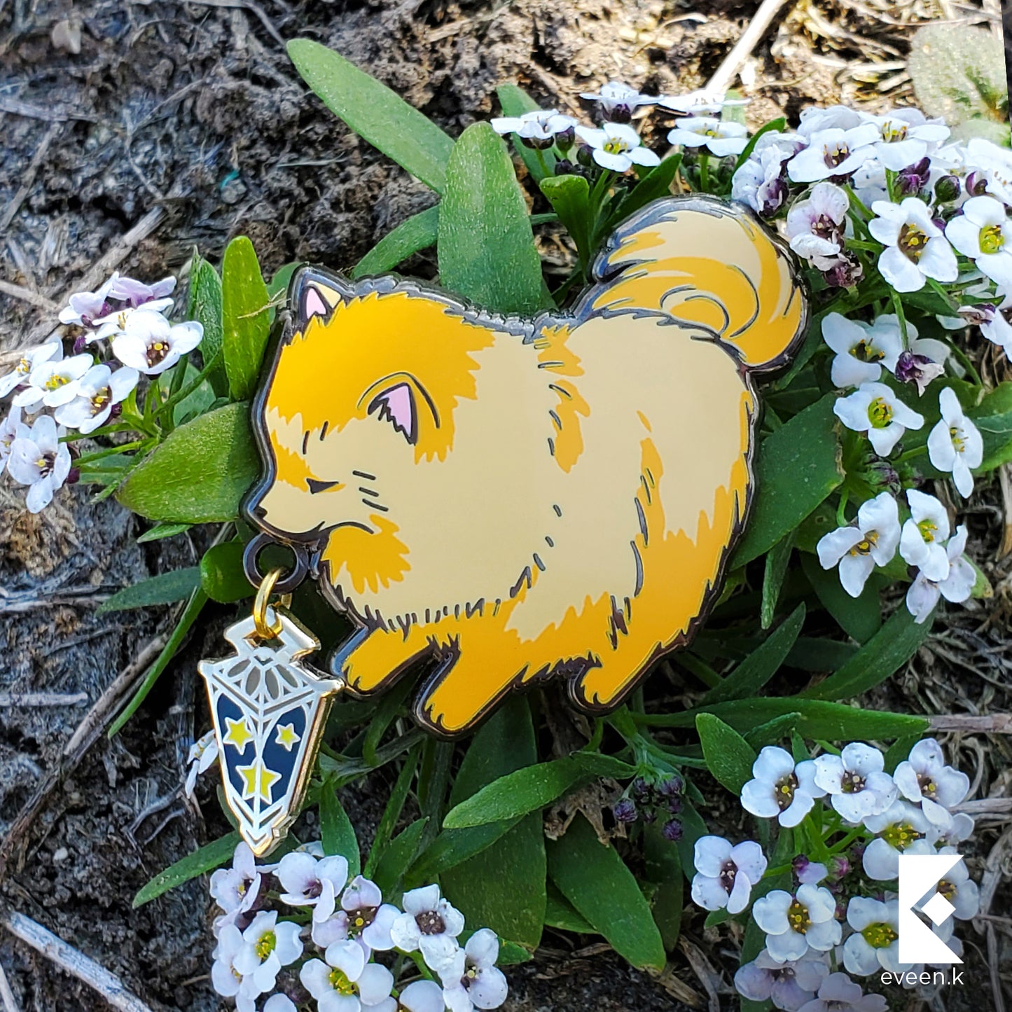 Pomeranian Star Carrier Enamel Pin