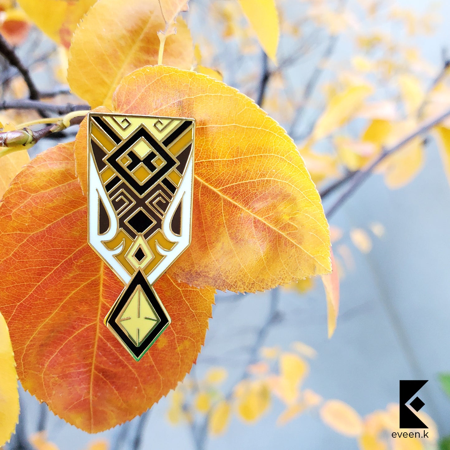 Zhongli Genshin Emblem Pin